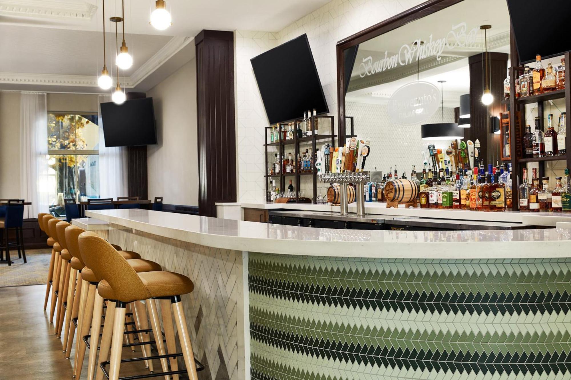 Hotel & Madison West - By Ihg Middleton